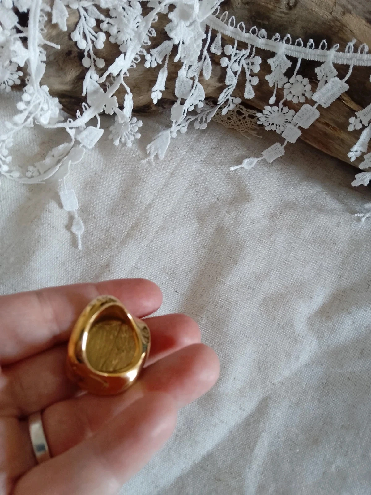 Anel de aço dourado e pedras de abalone – photo 4